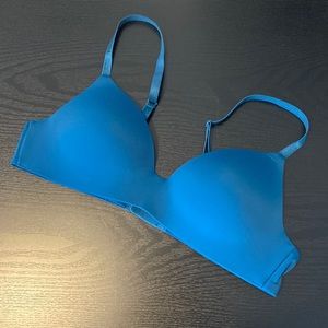 NWOT Victoria Secret wireless tshirt bra